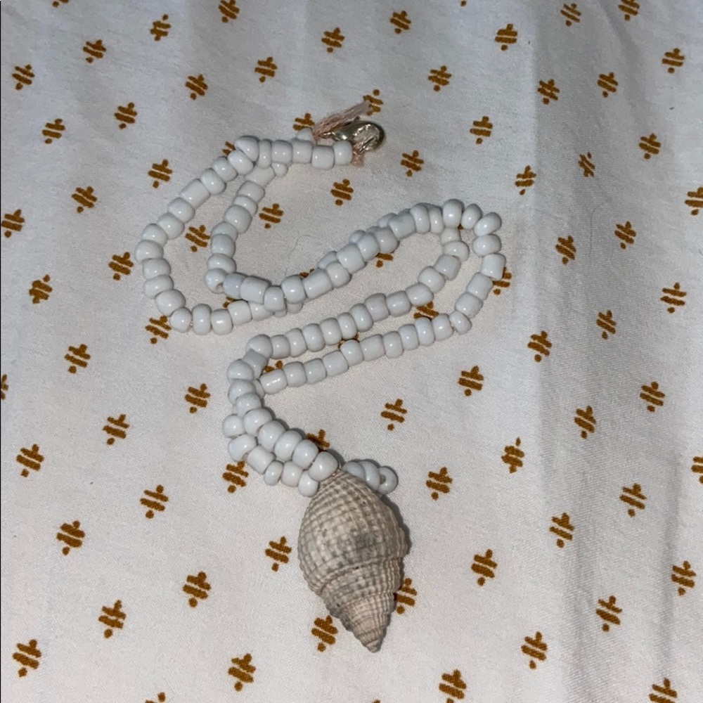 Super cute shel neclace